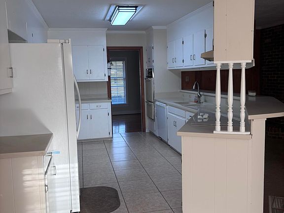 2nd image of 1549 Bennett Cir