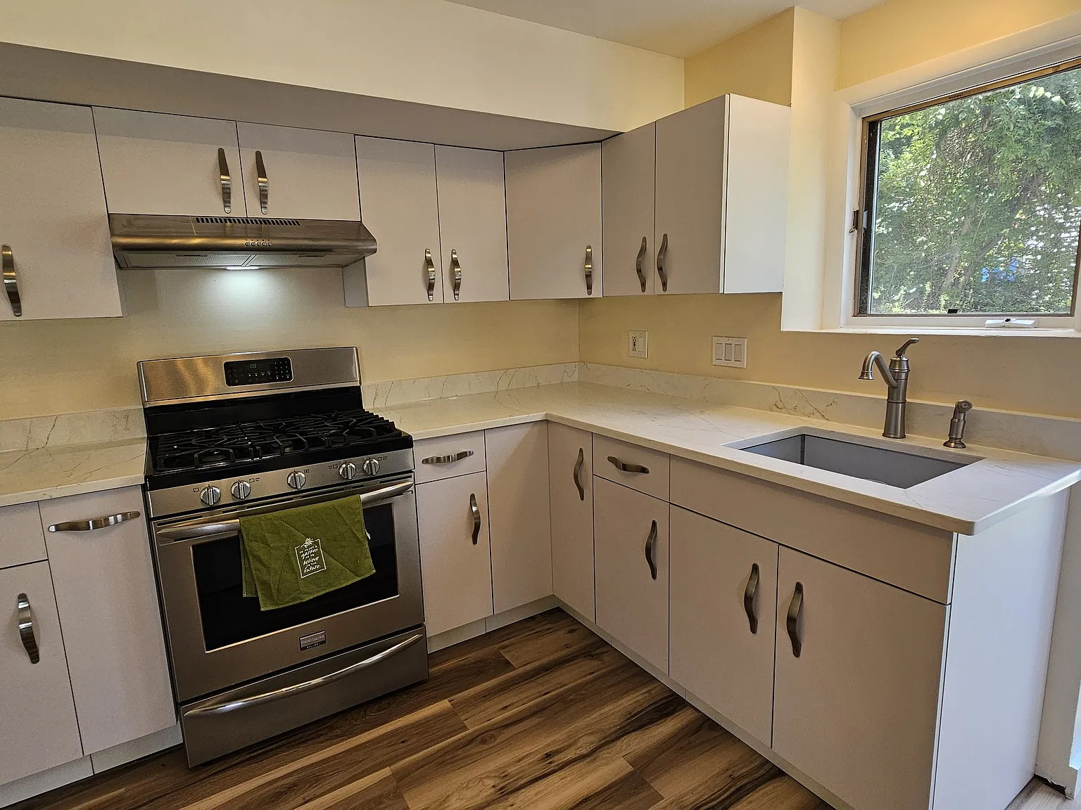 1 bed, 550 sqft, $1,585 — Photo 2