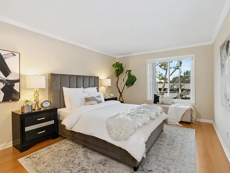 5500 Owensmouth Ave #331 — Photo 16
