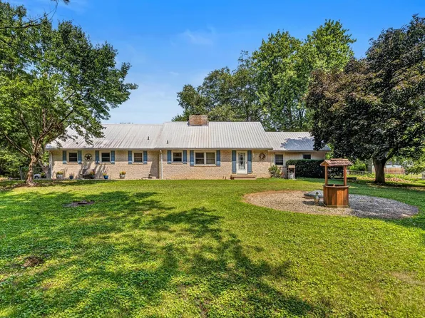 1516 W North Shore Dr, Mahomet, IL 61853