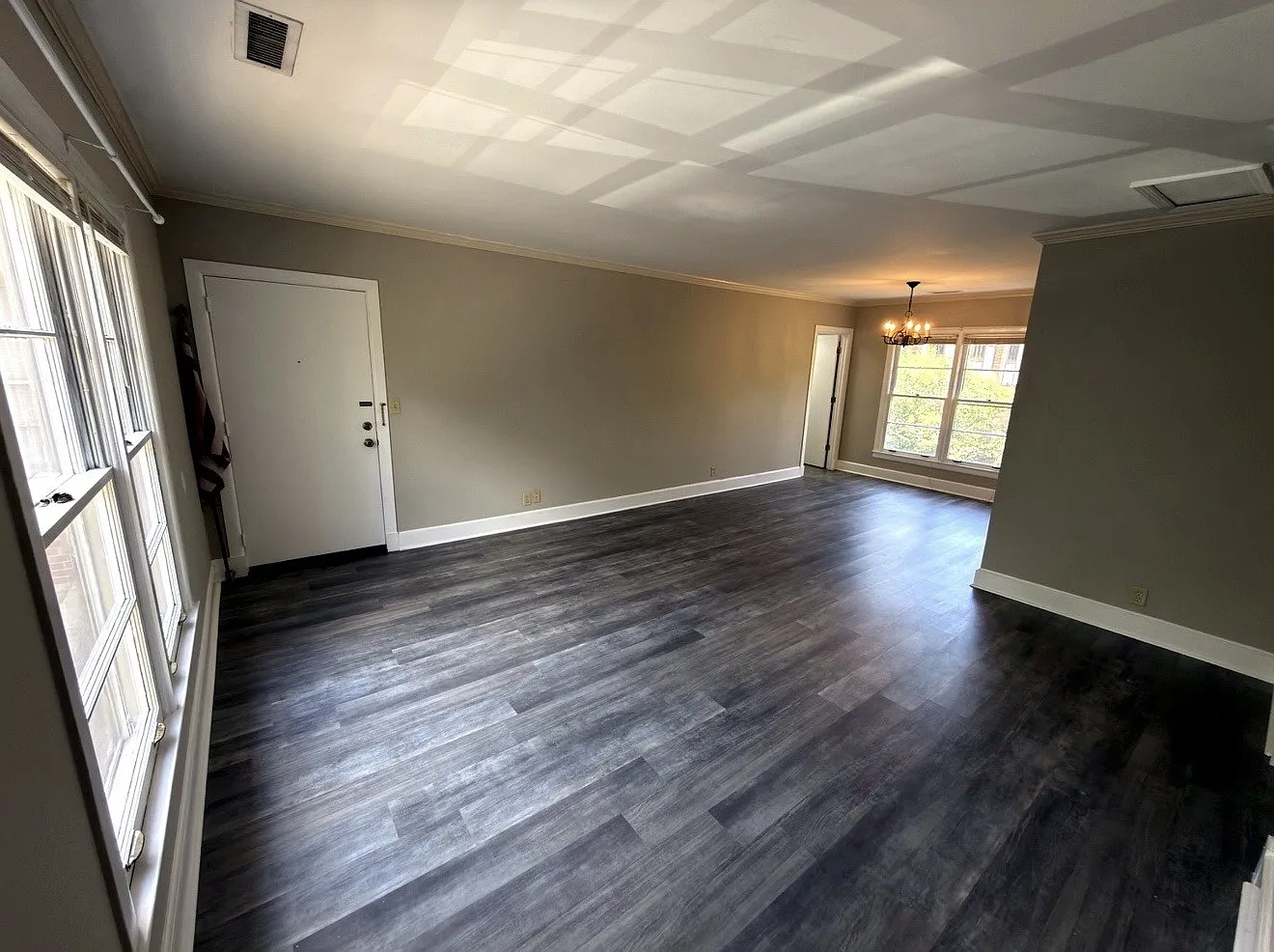 2 bed, 1100 sqft, $975 — Photo 2