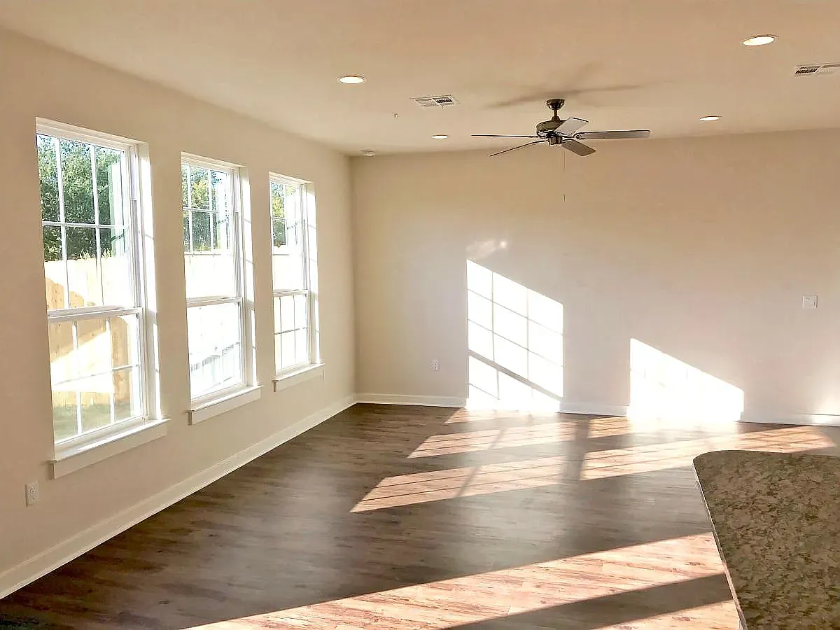 3 bed, 2.5 bath, 1560 sqft, $2,245 — Photo 4