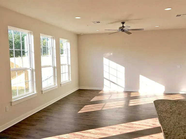 1101 E Parmer Ln #221 — Photo 4