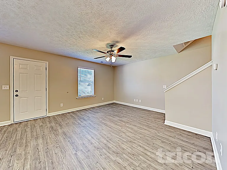 912 Tapoco Ct — Photo 2