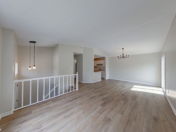 4th image of 2756 Lakeshire Ln #2756