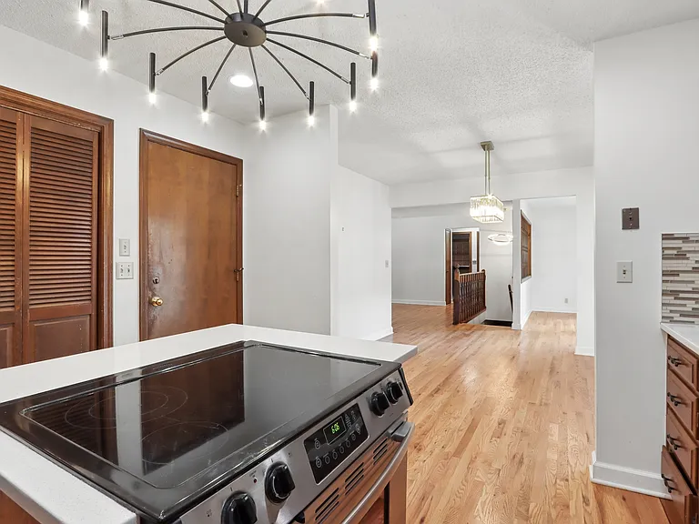7405 W 74th St — Photo 17