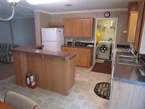 4th image of 2064 N McGee Dr