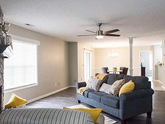 Open floor plan w/luxurious accents