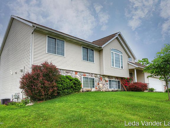 3rd image of 3769 Brambleberry Dr NW