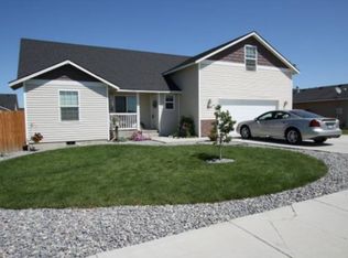 809 Highland Rd, Grandview, WA 98930