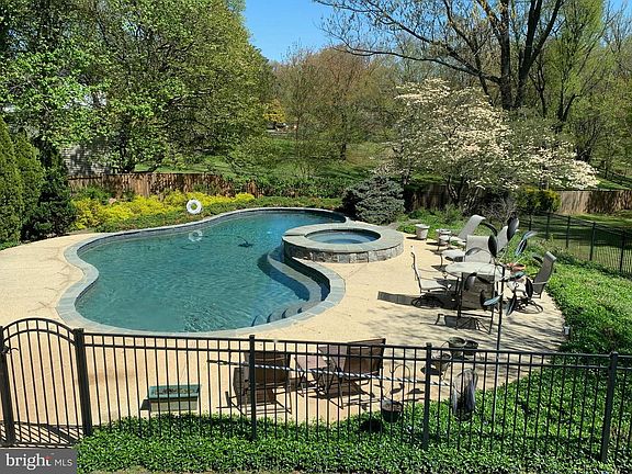 2nd image of 13017 Meadow View Dr
