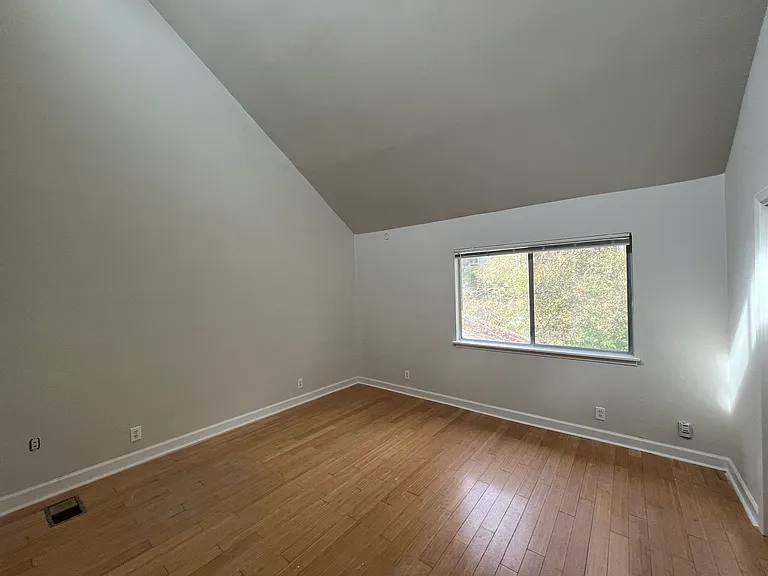Master Bedroom - 16ft ceilings