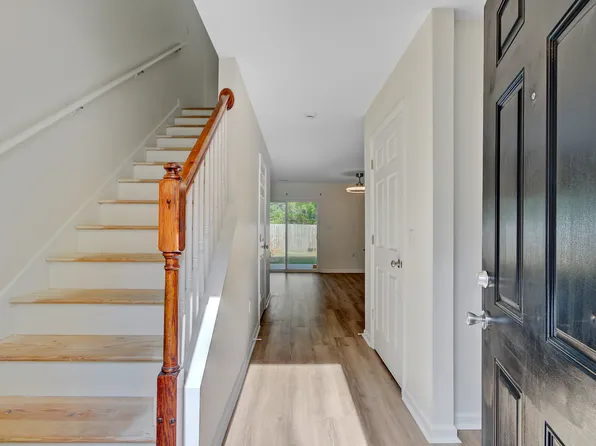 8660 Roanoke Dr, Charleston, SC 29406