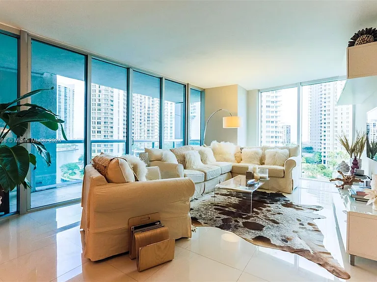 495 Brickell Ave #802 — Photo 18
