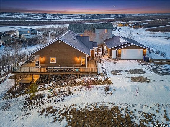 3rd image of 444 Saskatchewan ROAD