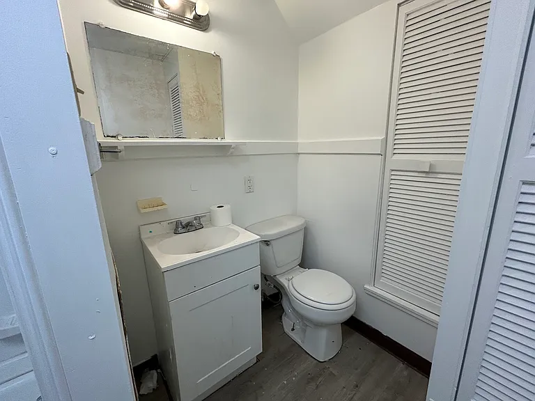 19 Singer Ave — Photo 7