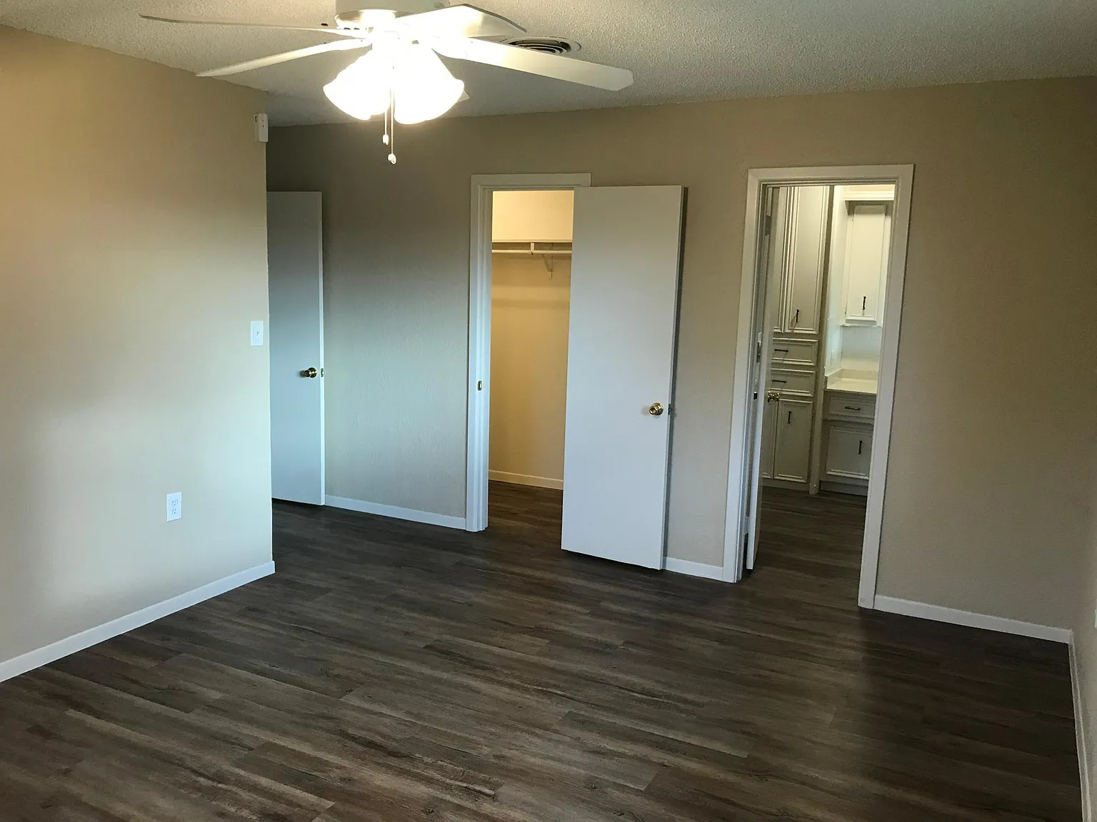 4 bed, 2264 sqft, $2,400 — Photo 3