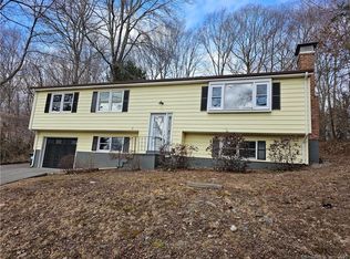 12 Lauren Ln, Norwich, CT 06360