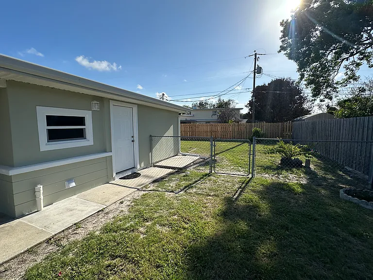 102 Herring St — Photo 17