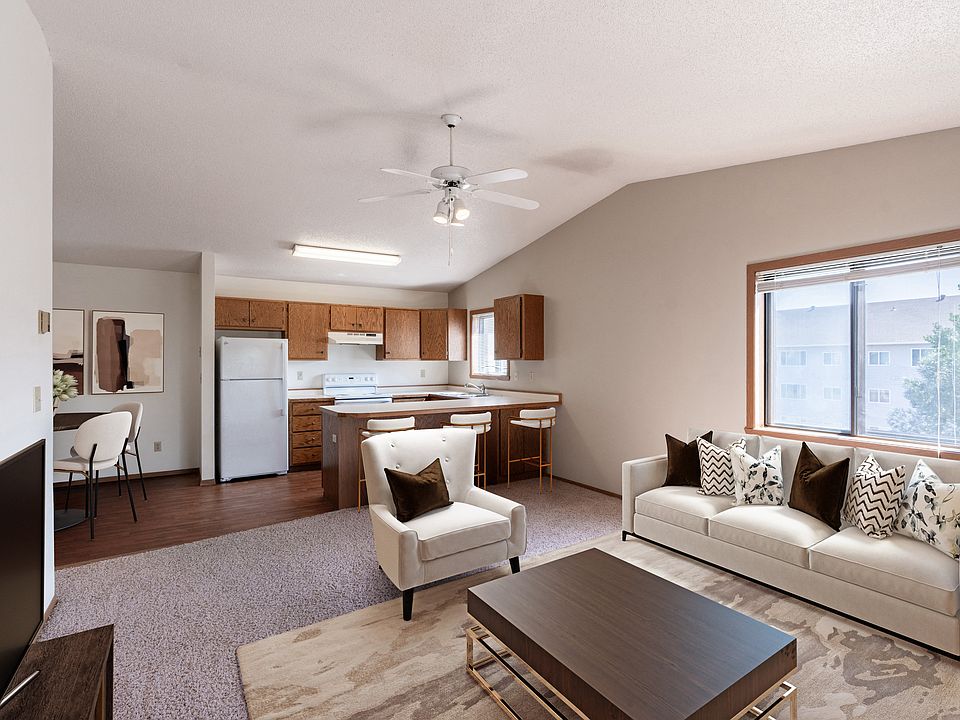 Fargo, ND Rosegate Apartments | 21A | Living