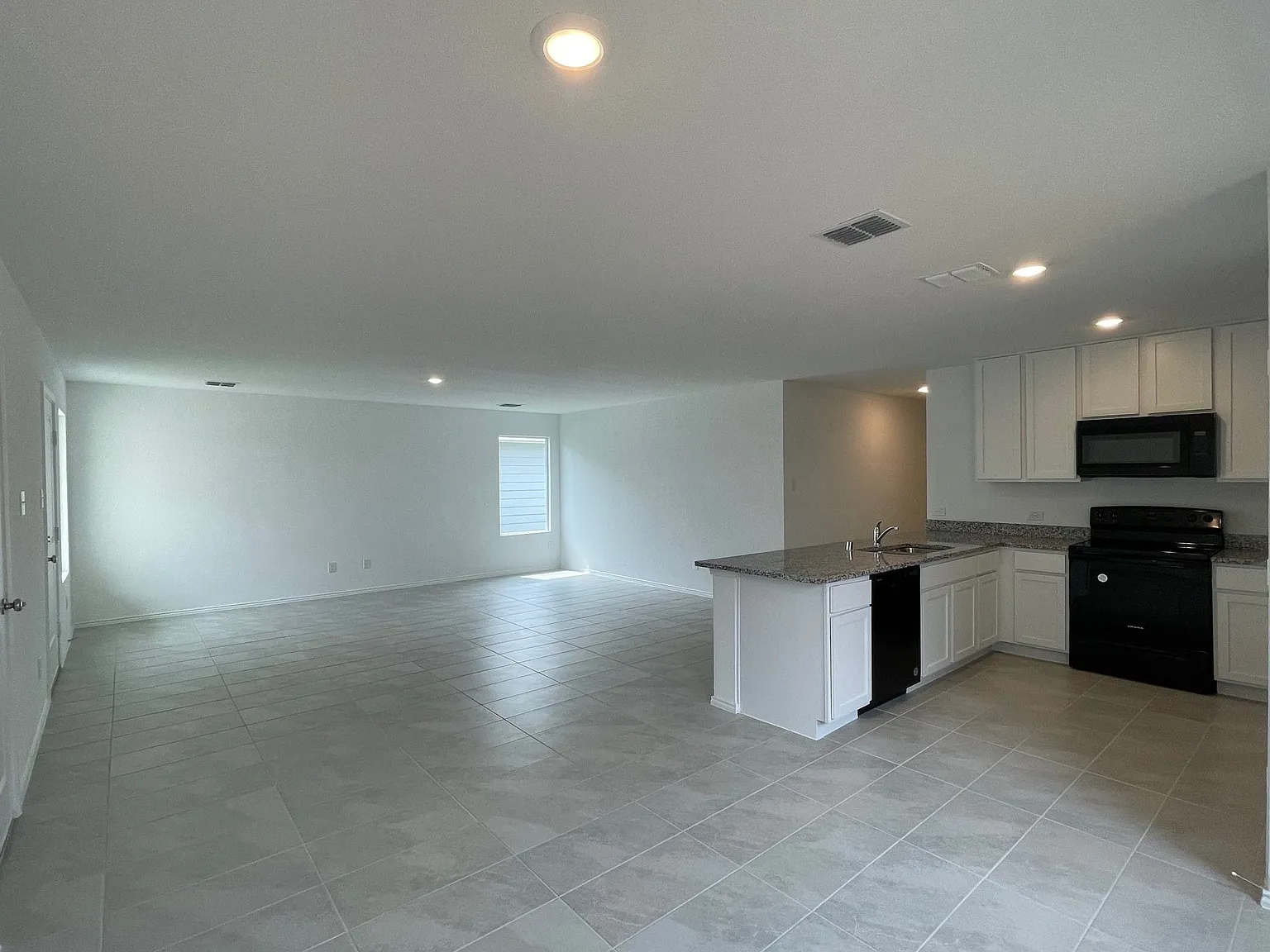 3 bed, 2.0 bath, 1440 sqft, $1,850 — Photo 3