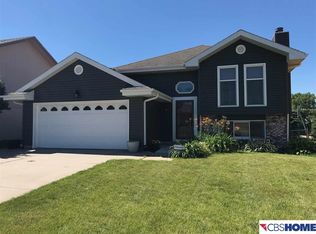 8413 Read St, Omaha, NE 68122