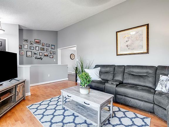 5th image of 210 Emery Dr