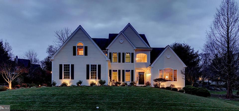 1st image of 32 Stonewold Way