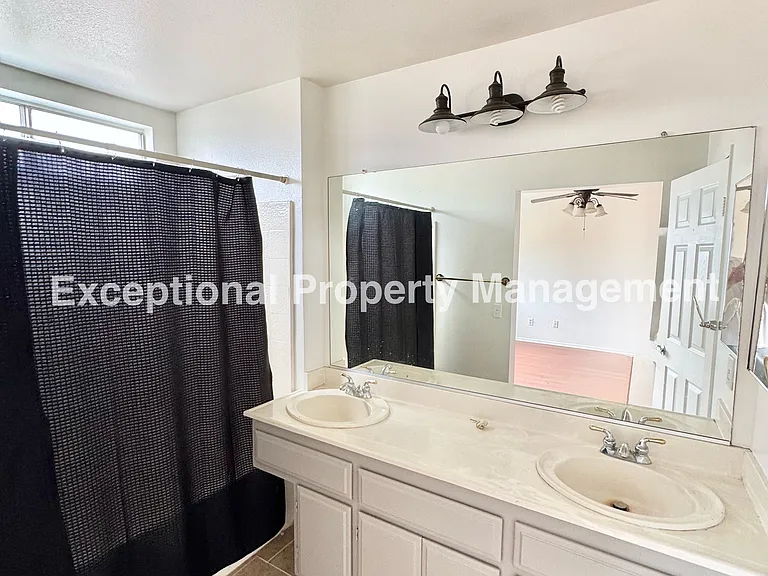 16202 Trailwinds Dr — Photo 11