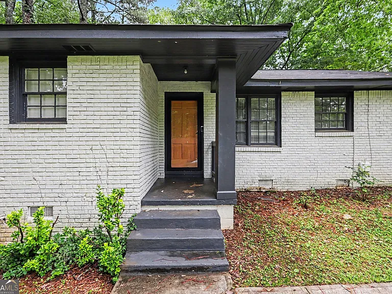 3743 Poplar Dr — Photo 4