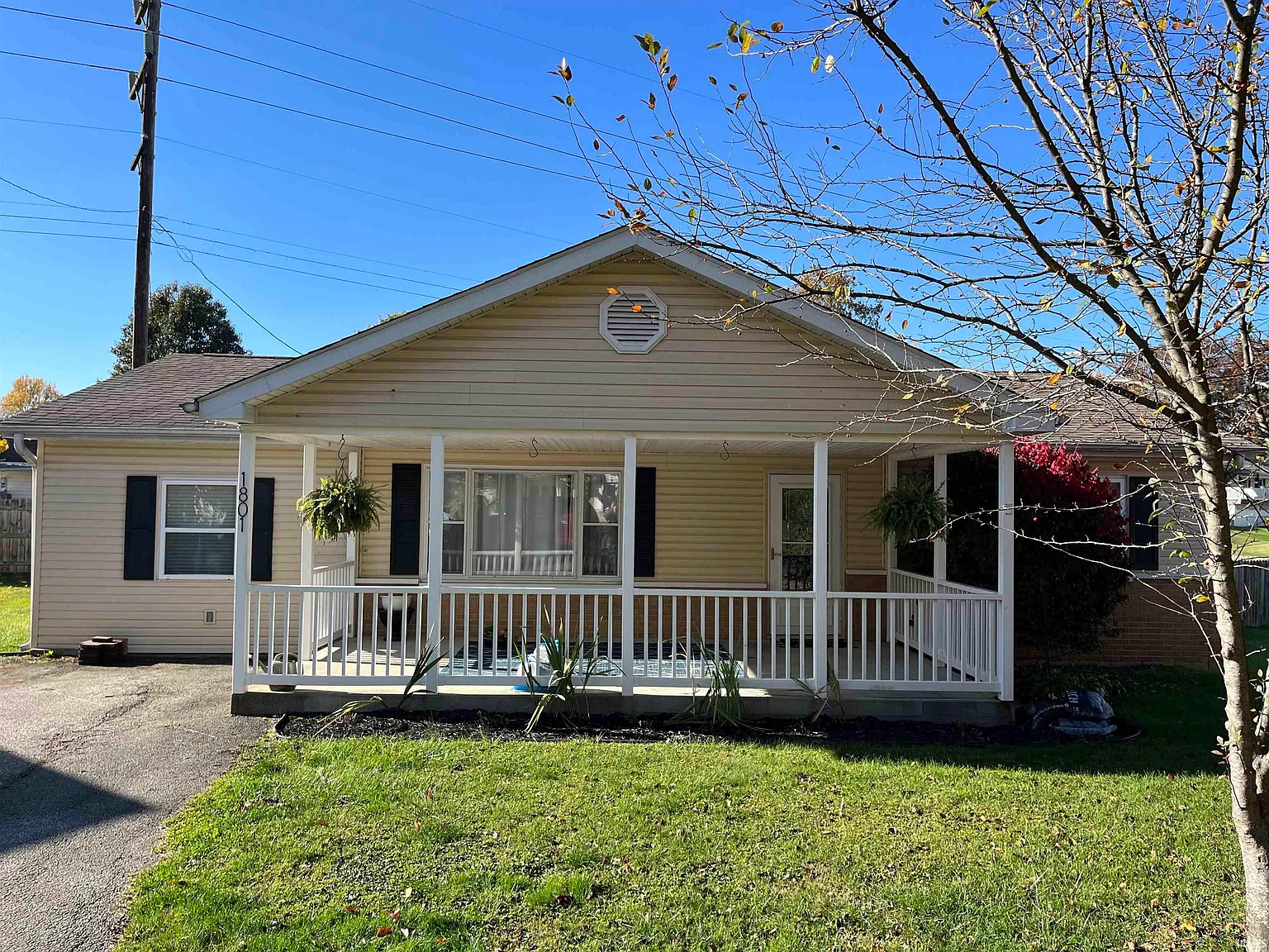 1801 Circle Dr photo 1