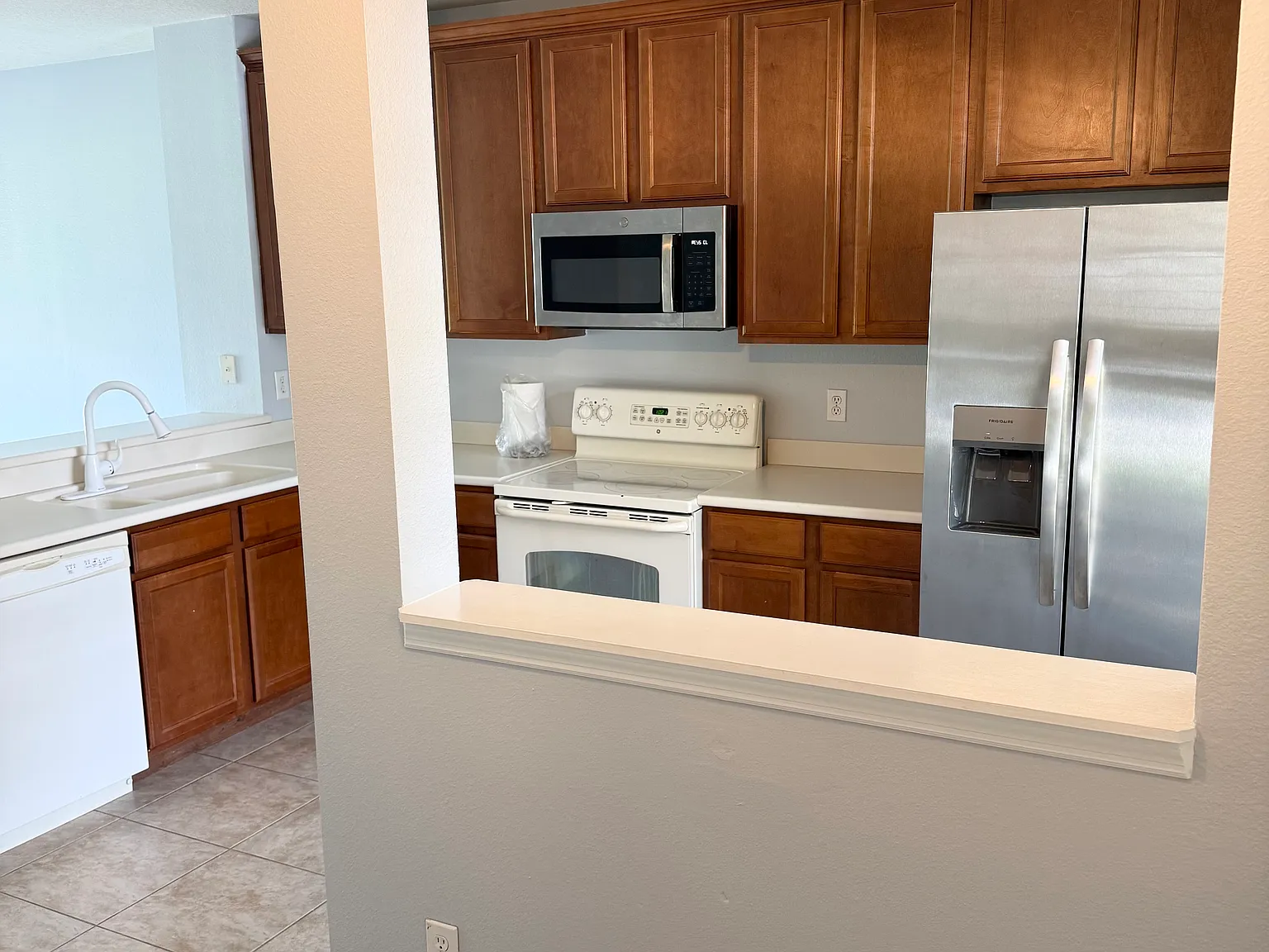 2 bed, 2.5 bath, 1071 sqft, $1,800 — Photo 3