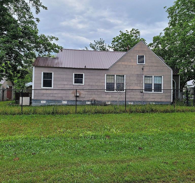 617 Black St, Schulenburg, TX 78956 Zillow