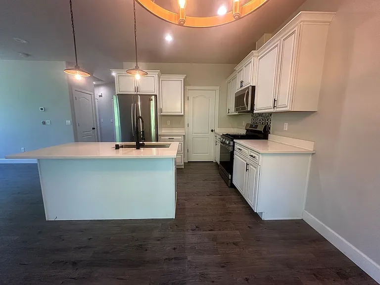 6585 Beverly Hills Cir — Photo 3