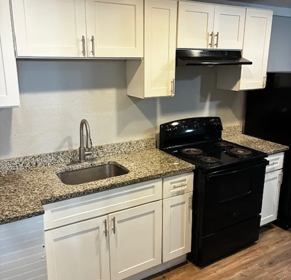 2146 Inwood Ter #7 — Photo 1