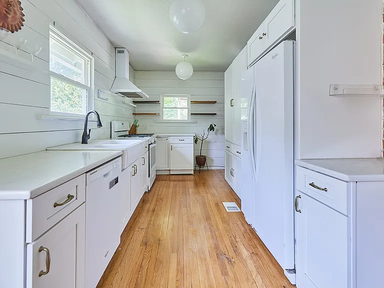 4148 State Line Rd — Photo 16