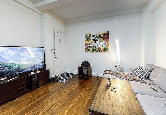 2nd image of 140 E 46th St APT 10L