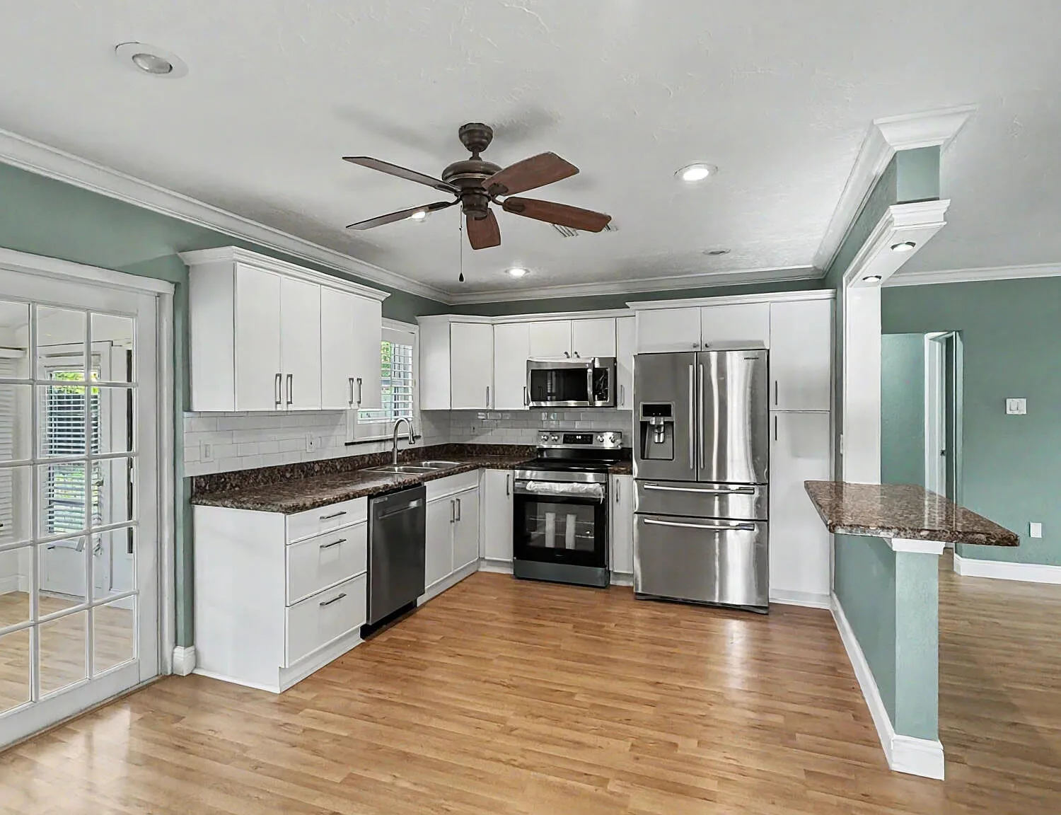 2 bed, 2.0 bath, 1334 sqft, $4,200 — Photo 3