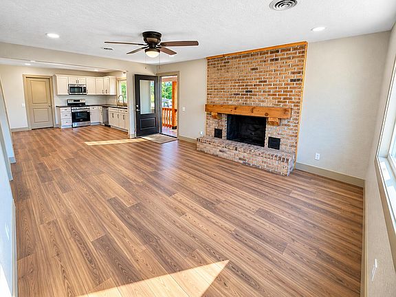 3rd image of 209 S Magnolia Street