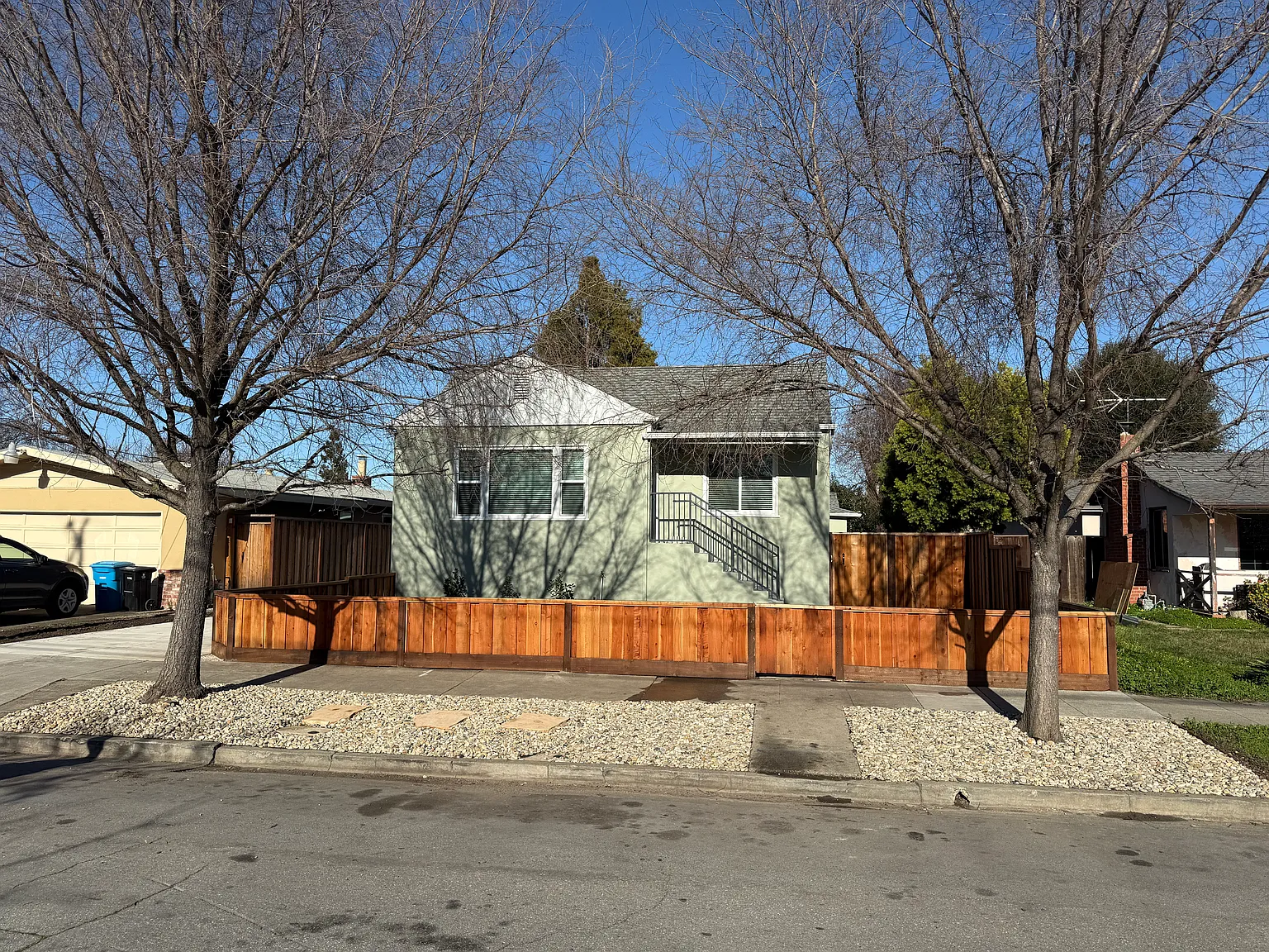 627 Myrtle St photo 1