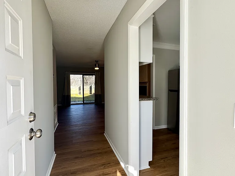 514 Brookside Ct — Photo 3