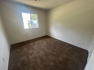 2104 SE Turnpike Ave, Topeka, KS 66605