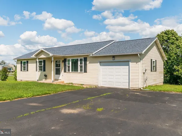 223 Crestview Dr, Martinsburg, WV 25405