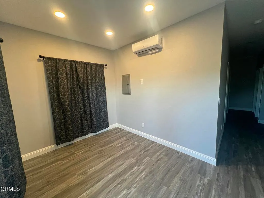 3 bed, 2.0 bath, 850 sqft, $2,800 — Photo 2