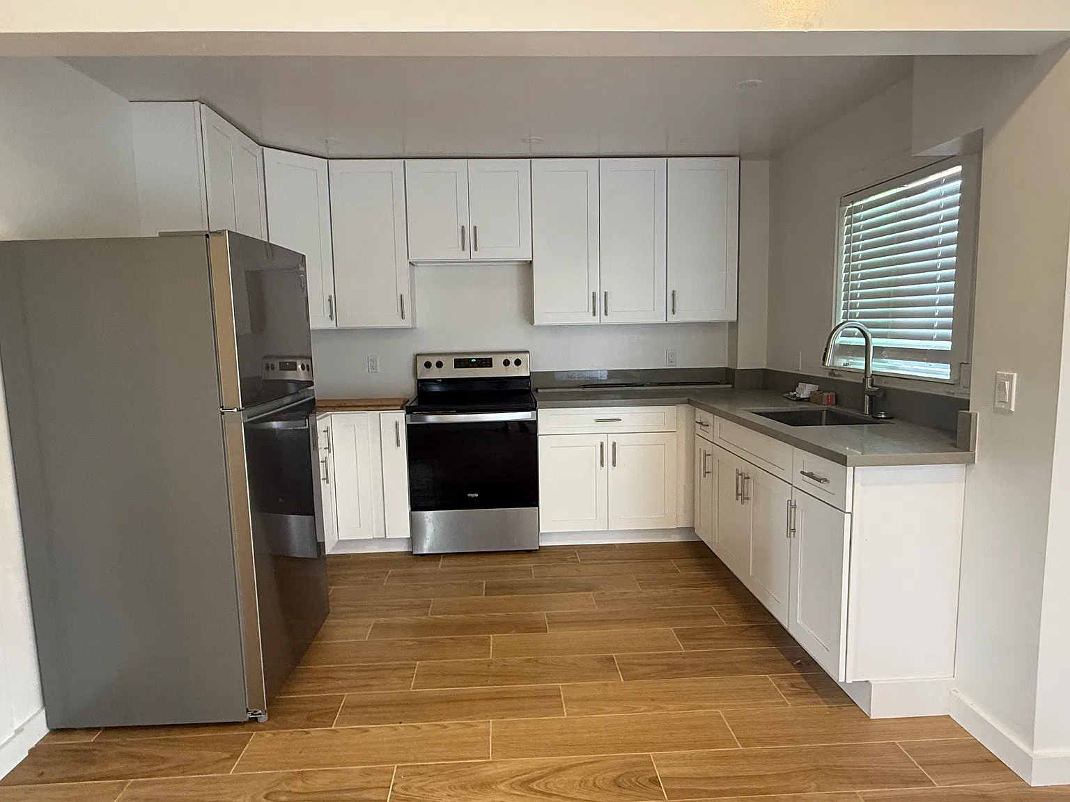 Studio, 700 sqft, $2,250 — Photo 3