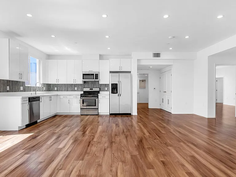 11260 Mississippi Ave #405 — Photo 32