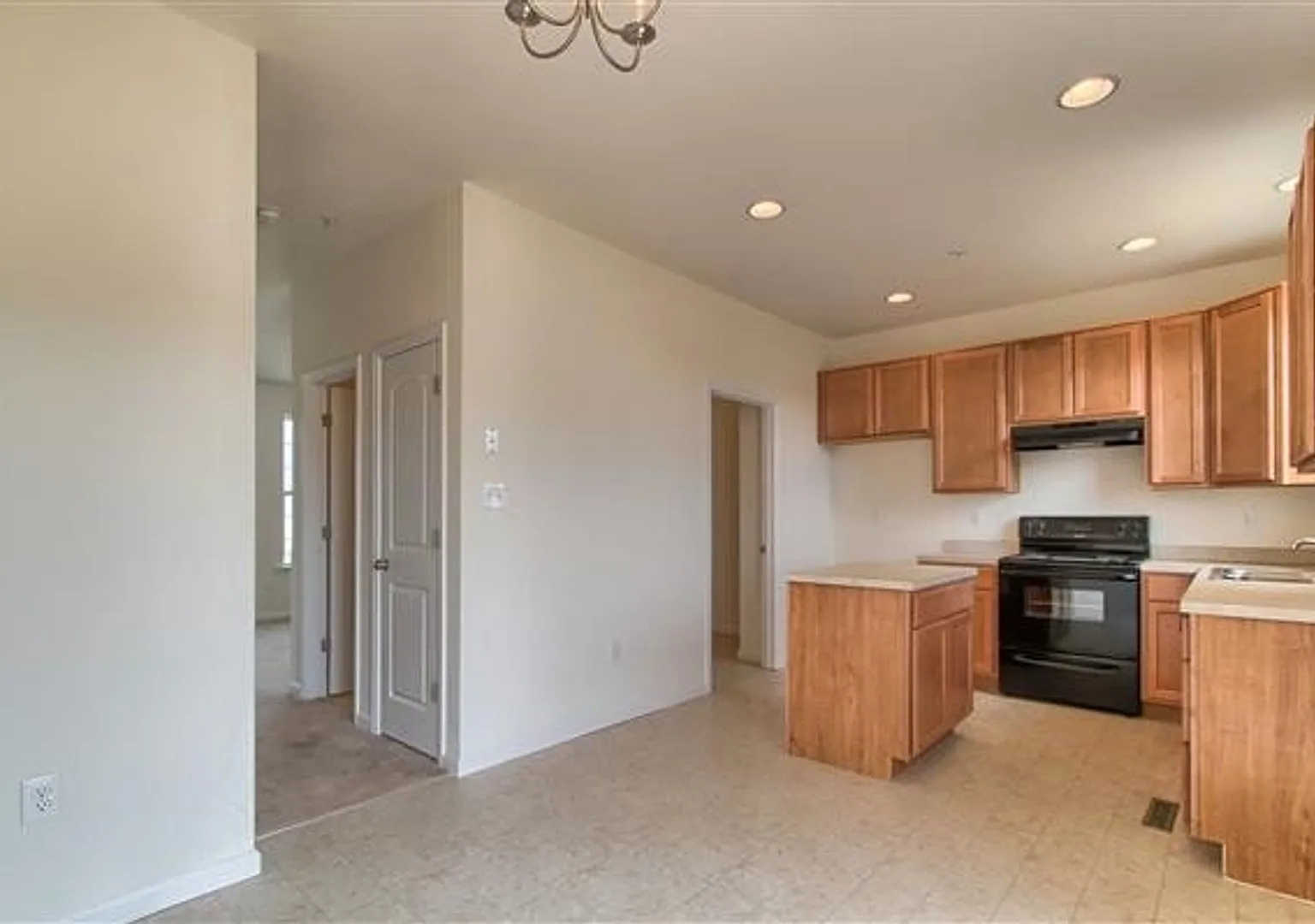 Coming Soon! Beautiful 3-Bedroom Townhome in York, PA — Photo 2
