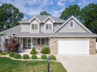 1066 Oak Trail Dr, Chesterton, IN 46304