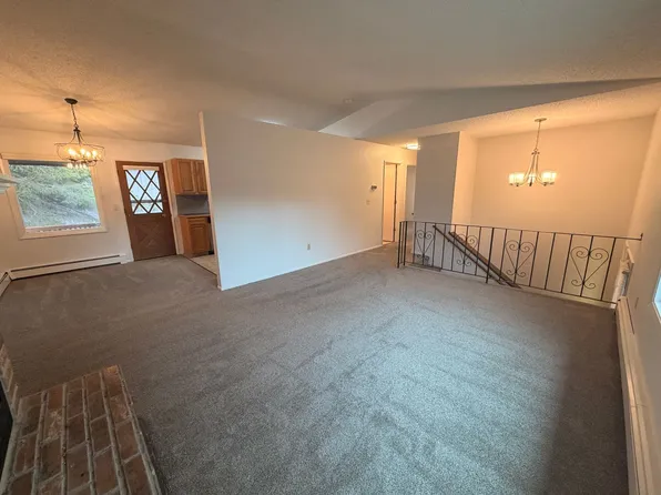 6721 Foothill Dr, Anchorage, AK 99504