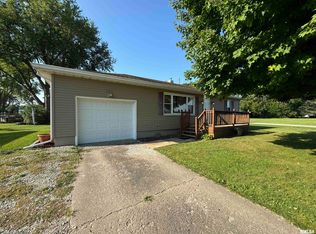 307 W Woods St, Avon, IL 61415